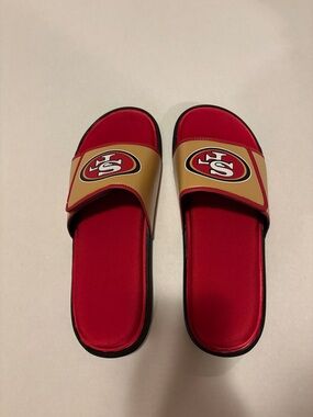 NWT Men’s XL 13/14 NFL San Francisco 49ers Football Red and Gold Slide Sandals